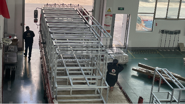 8080鋁型材如何成就汽車行業(yè)堅固的自動化設備機架